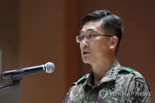 기념사하는 서욱 1군단장