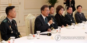 문 대통령, '첫 군 장성 진급 간담회'