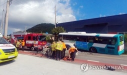 시내버스와 승용차 추돌사고
