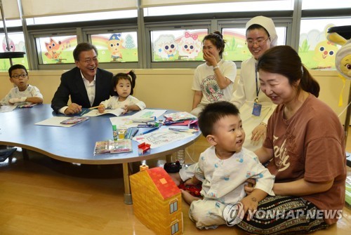 尹 대통령, 추석 마지막 날 어린이병원 방문...의료진 격려와 지지에 큰 호응