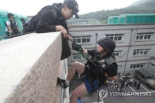 암벽 타고 행군하고…증평 좌구산서 병영체험 하세요