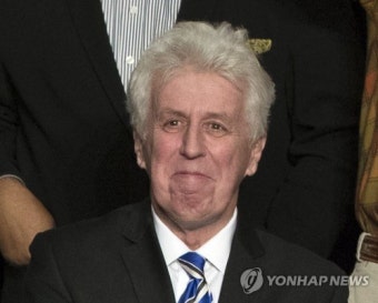'親트럼프' CNN해설자, 진보인사에 나치 구호 사용했다 해고
