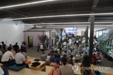 8·2대책 여파로 서울 견본주택 썰렁, 김해에는 떴다방