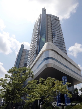 경찰 압수수색 중인 코레일 본사