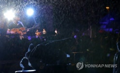소나기에도 식지 않는 뮤직바캉스 열기