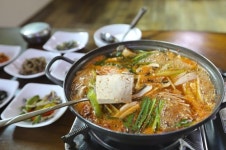 [길따라 멋따라] 자릿세요?…계곡 바로 옆 캠핑장도 무료 단양 도깨비 마을