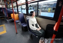 시내버스에 탄 소녀상