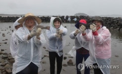 동심으로 돌아간 어른들