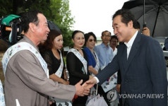 광복절 유관순 열사 생가 방문한 이낙연 총리