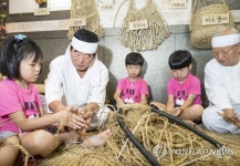 전통생활문화체험하는 어린이들