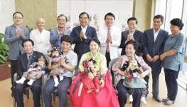 100만분의1 확률…미숙아로 태어난 청주 네쌍둥이 건강 돌잔치