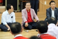 울산 서생 주민과 간담회하는 홍준표