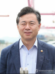 가포신항 찾은 김영춘 장관