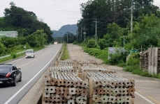 덜컥 넘겨받아 방치…옛 경부고속도로 폐쇄구간 애물단지