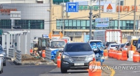 아직도 버스 중앙차로제 공사중