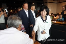 5·18관련자와 면담하는 추미애