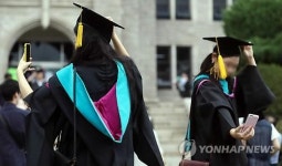 피붙이 잃은 고통, 연구로 극복…팔순 석사모 할머니(종합)