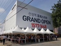 식지 않은 새 아파트 분양 열기…견본주택 방문객 북적