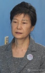 '세기의 재판' 선고일…굳은 표정 박근혜 전 대통령