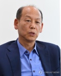 주식 양도 이유 밝히는 락앤락 김준일 회장