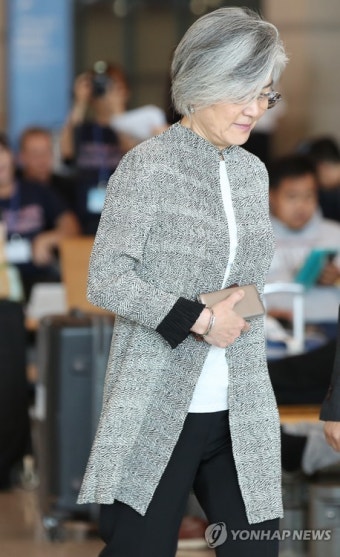 강경화 외교부 장관, 러시아 일정 마치고 귀국