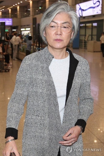 강경화 외교부 장관, 러시아 일정 마치고 귀국