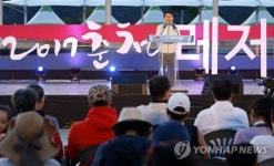 축사하는 김진태