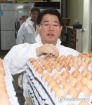 산란계 농장 방문한 김영록 장관