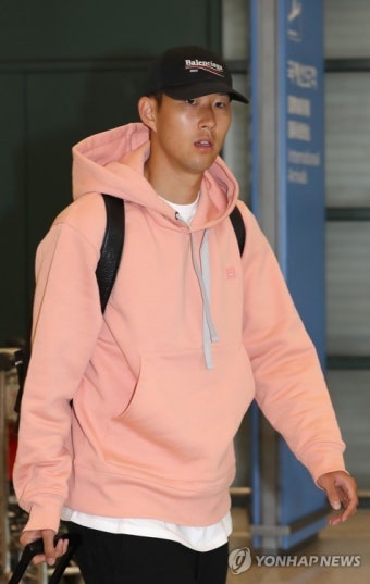 대표팀 합류 위해 귀국하는 손흥민