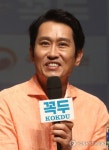 꼭두, 시중꼭두 역의 배우 조희봉