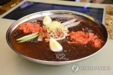 평양 영복식당의 쟁반국수