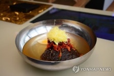 평양 영복식당의 회국수