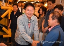 새벽 가락시장 찾은 농협중앙회장