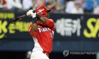 한화, 역전 승리 구가 터져 SSG 꺾고 1위 수성