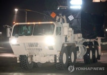 성주 향하는 사드 장비