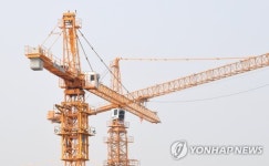 멈춰 버린 타워크레인