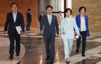 여야 함께 본회의장으로
