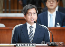 답변하는 김명수 대법원장 후보자