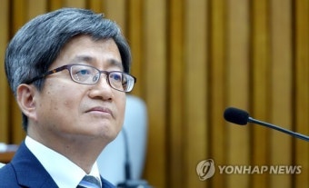질의 듣는 김명수 대법원장 후보자