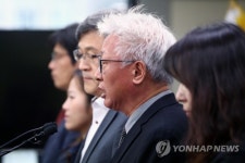 한국당 혁신위, 박근혜 전 대통령 탈당 권유