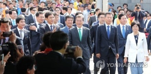 서해안 유류피해 극복 10주년, 태안 찾은 문 대통령