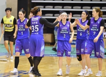 여자농구 우리은행, 일본 최강 에네오스 81-70 제압(종합)