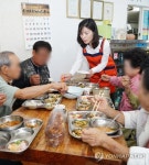 배식 봉사하는 법제처장