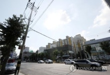 인천 도심 8차선으로 가로 지르는 전선