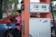 대북제재 탓 평양 휘발유가격 두달새 20%↑…ℓ당 2.59달러
