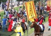 수원 들어선 정조대왕