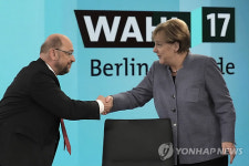 獨중도의 위기감…보수·진보 선명성 강화로 뿔뿔이