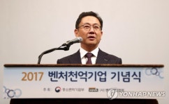 인사말하는 안건준 벤처기업협회장