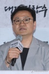 영화 소개하는 이원태 감독