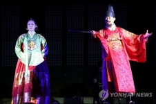 경복궁에서 감상하는 정조와 햄릿